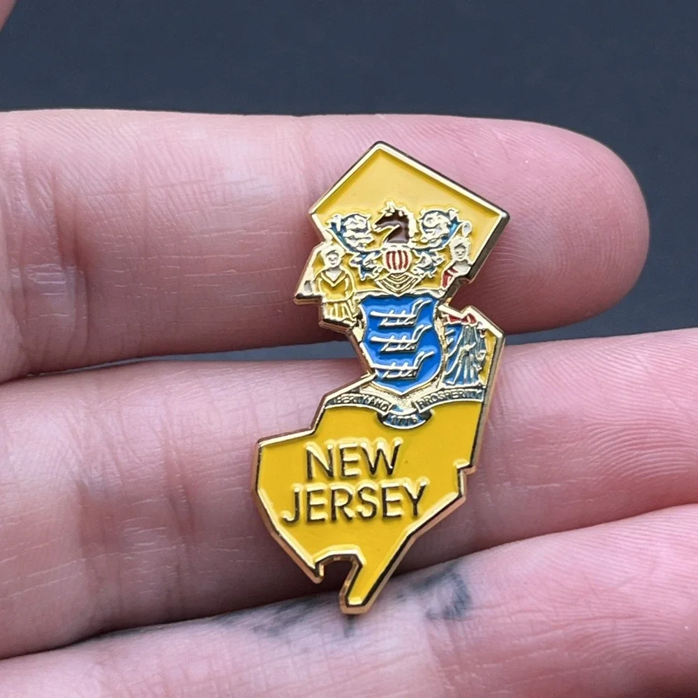 New Jersey State Outline Coat Of Arms Lapel‎ Hat Pin